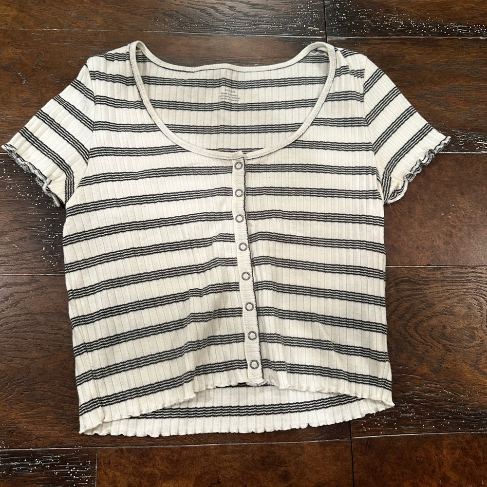 American Eagle S/S Button Front Cropped Tee